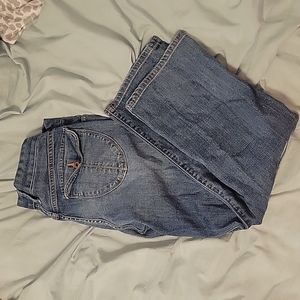 Luck brand jeans with buttons on the pockets  Capri